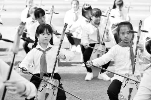 太原市杏花嶺區化工路小學組建少兒馬頭琴樂團