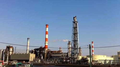 石化工廠里的 長明燈 ,它屬于哪種類型的燈具 今天算長見識了